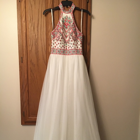 2018 Blondie Nites White Embroidered Prom Dress - Picture 2 of 5